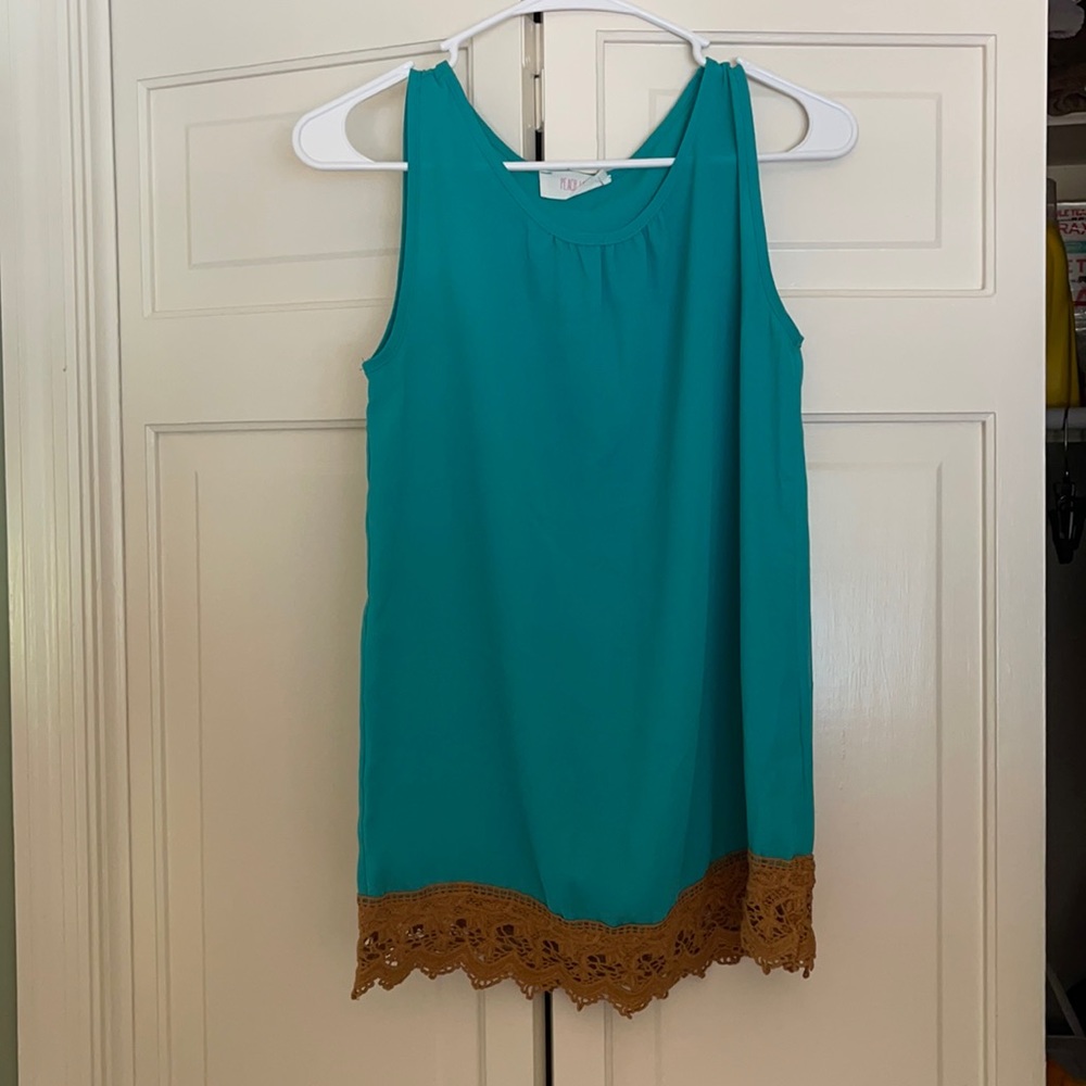 Blue thank with brown bottom.